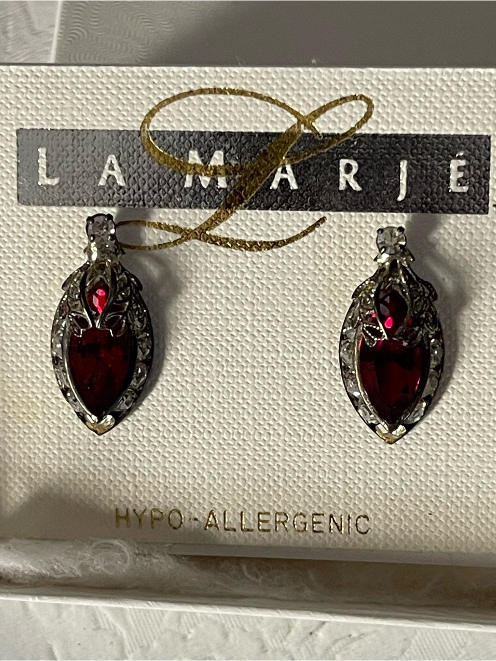La Marje Hypo Allergeni Earrings - Red Pear Shape with Rhinestones